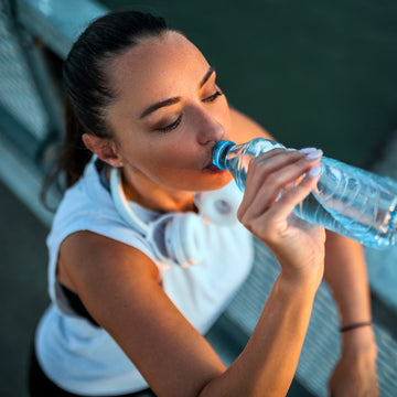 Matcha et Hydratation 💧 Pourquoi C’est L’Option Idéale pour Une Vie Active ?